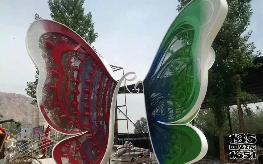 蝴蝶雕塑-创意玻璃钢网格游乐园户外摆放蝴蝶雕塑高清图片
