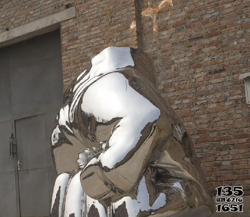 拳头雕塑-广场不锈钢镜面力量拳头雕塑高清图片