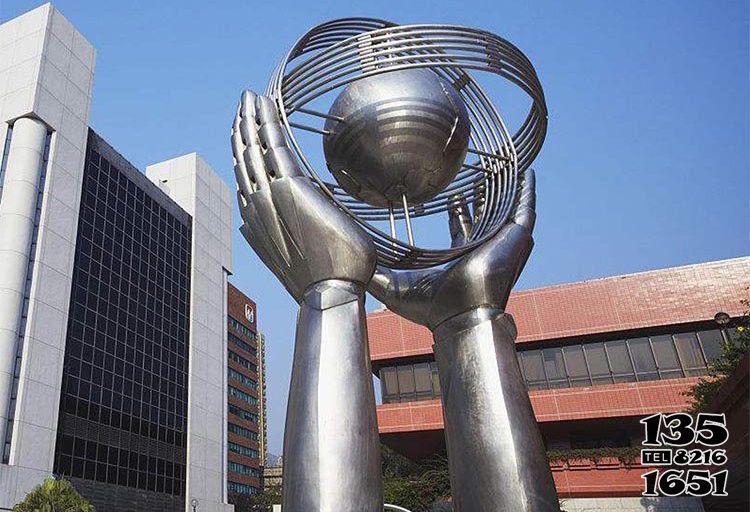 地球仪雕塑-校园不锈钢大型手托举地球仪雕塑 地球仪雕塑-校园不锈钢大型手托举地球仪雕塑高清图片