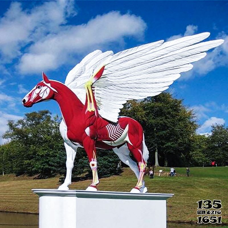 飞马雕塑-园林里摆放的红色的玻璃钢彩绘飞马雕塑高清图片