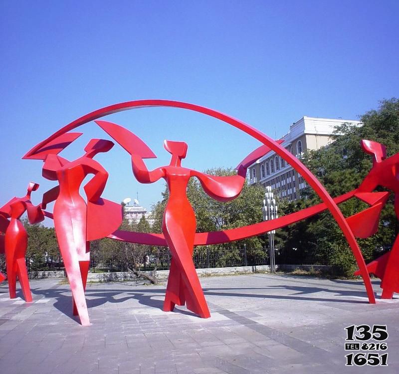 跳舞蹈雕塑-小区不锈钢烤漆抽象跳扇子舞雕塑高清图片