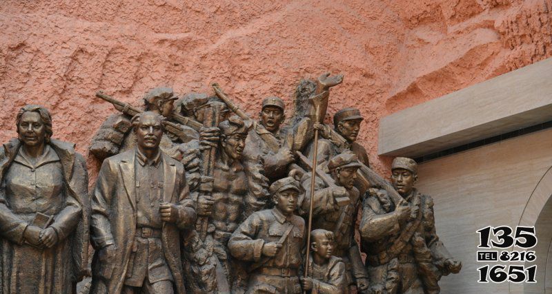 八路军雕塑-公园铜雕白求恩和八路军一起拍照的园林景观八路军雕塑高清图片