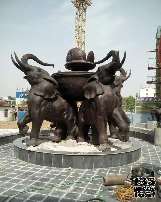 大象雕塑-公园广场创意不锈钢仿铜大象雕塑高清图片
