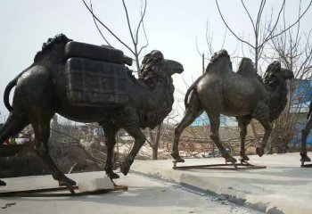 骆驼雕塑-街道边摆放的三只行走的玻璃钢创意骆驼雕塑