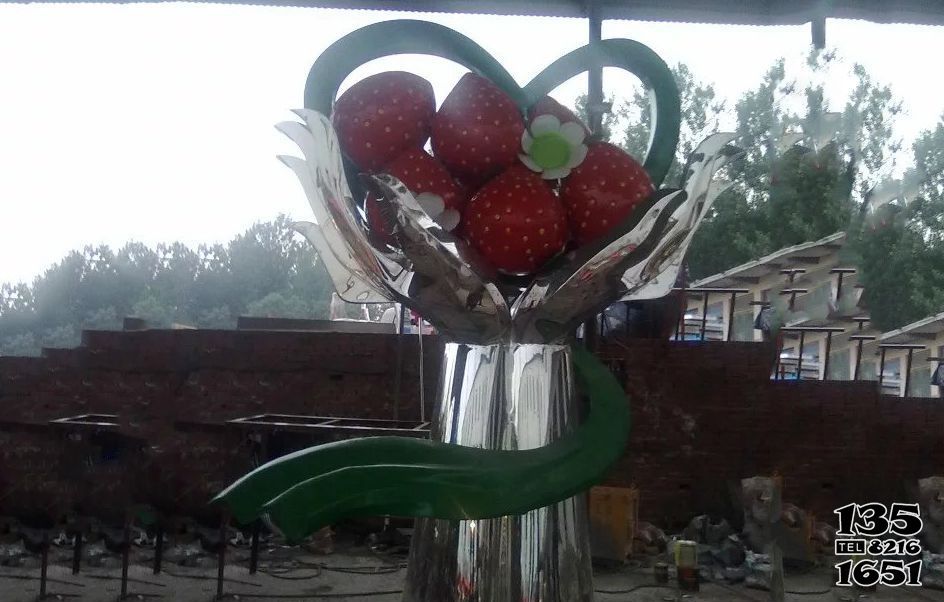 草莓雕塑-不锈钢水果草莓雕塑高清图片