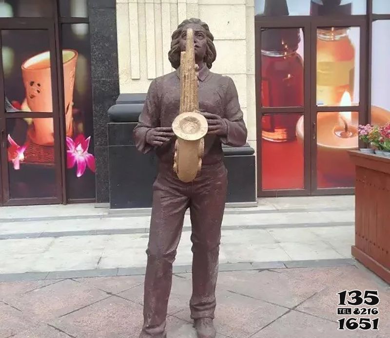 吹奏雕塑-吹唢呐人物广场铜雕吹奏雕塑高清图片