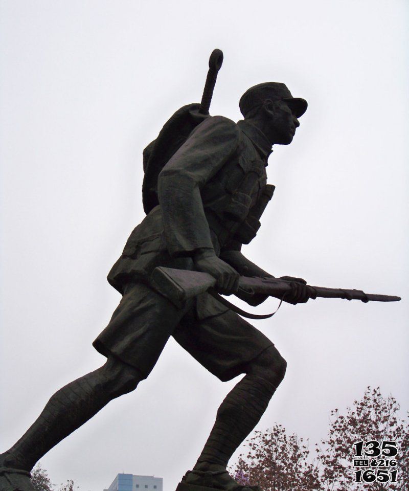 八路军雕塑-园林创意冲锋的八路军雕塑高清图片