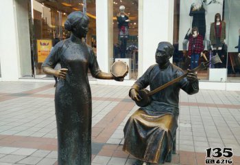 弹奏人物雕塑-广场弹三弦敲手鼓的人物铜雕弹雕塑