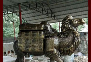 骆驼雕塑-街道边摆放的一只驮着沉重的行李的玻璃钢创意骆驼雕塑