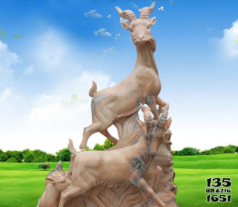 三羊开泰雕塑-公园创意晚霞红石雕母子羊吉祥三羊开泰雕塑高清图片
