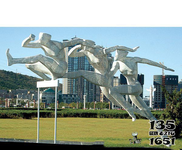 跨栏雕塑-大学操场不锈钢抽象跨栏人物景观雕塑高清图片