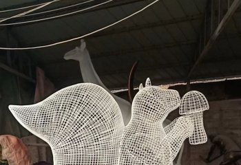 松鼠雕塑-花园一只不锈钢镂空网格松鼠雕塑