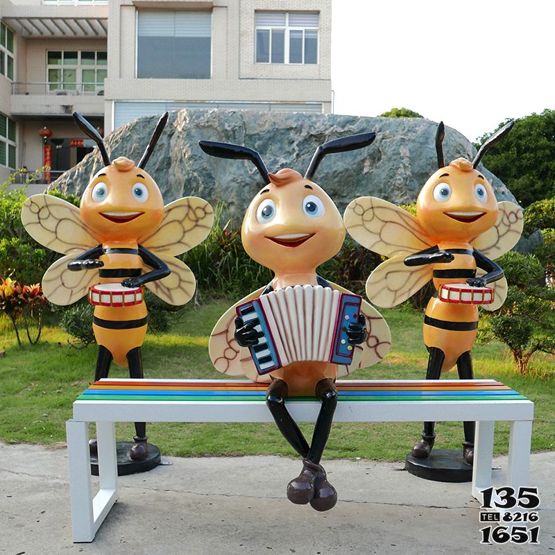 蜜蜂雕塑-户外园林景观演奏乐器玻璃钢蜜蜂雕塑高清图片
