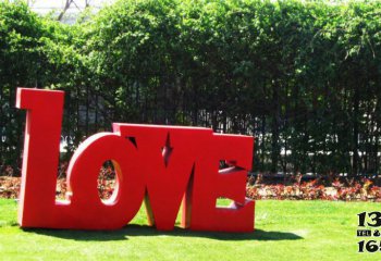 爱情雕塑-公园玻璃钢彩绘love示爱爱情雕塑