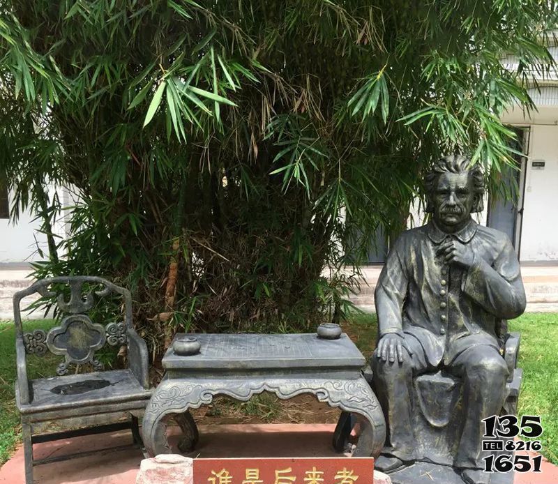 爱因斯坦雕塑-校园名人铜雕树下休息的爱因斯坦雕塑高清图片