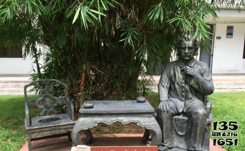 爱因斯坦雕塑-校园名人铜雕坐着休息的爱因斯坦雕塑高清图片