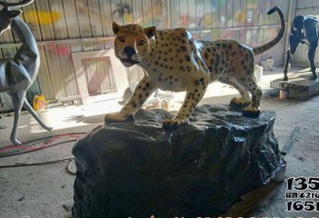 豹子雕塑-动物园黄色仿真金钱豹不锈钢喷漆烤漆雕塑