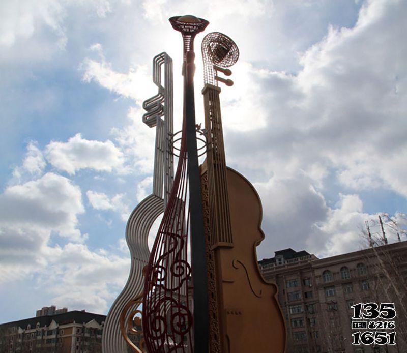 琴雕塑-公园广场大型不锈钢景观小提琴雕塑高清图片
