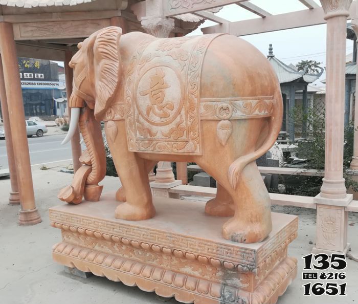 大象雕塑-酒店创意晚霞红石雕大象雕塑高清图片
