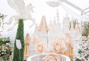 婚庆泡沫雕塑-城堡舞台背景大型卡通飞马动物模型节日道具商场美陈雕塑