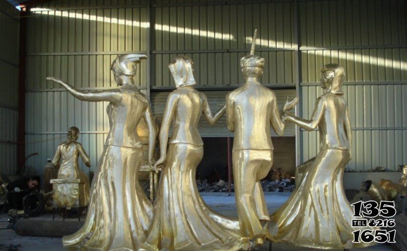 跳舞蹈雕塑- 傣族少数民族跳舞人物玻璃钢仿铜雕塑高清图片