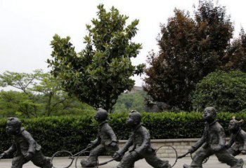 儿童雕塑-公园户外铜雕推铁环的奔跑的儿童雕塑