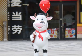 牛雕塑-商厦一只举着气球的玻璃钢牛雕塑