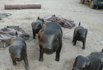 猪雕塑-农场多只行走的不锈钢猪雕塑