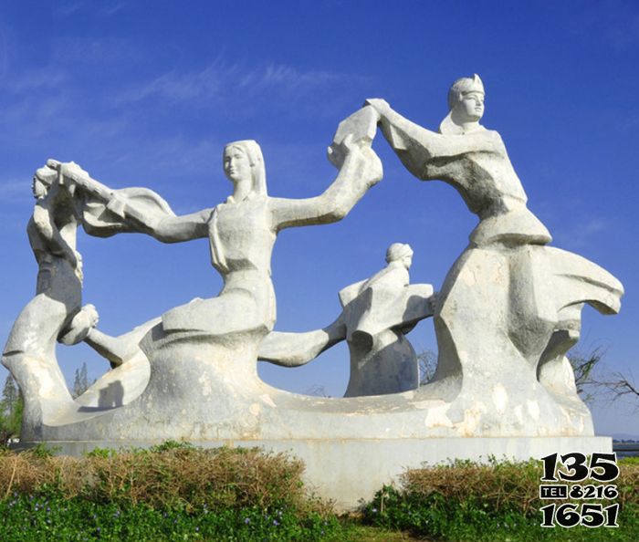 跳舞蹈雕塑-围圈跳舞的少数民族人物广场大理石雕塑高清图片