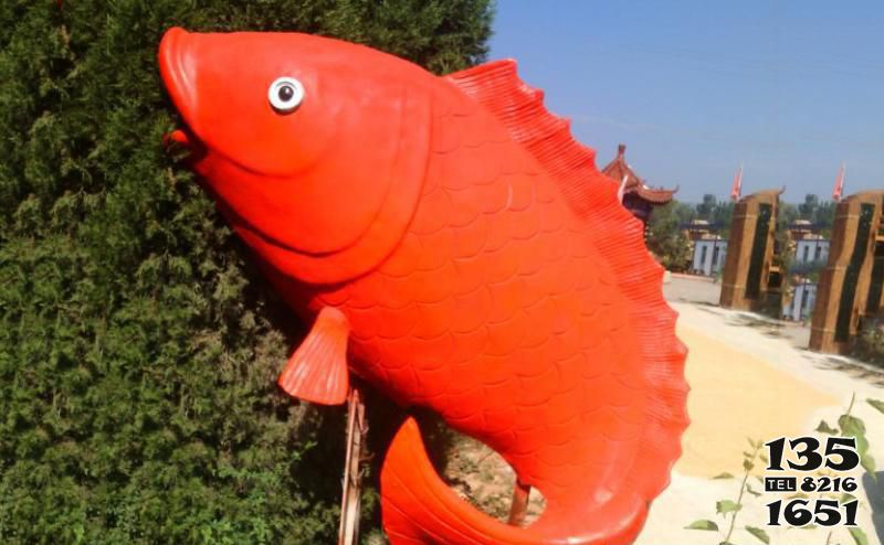 鲤鱼雕塑-商厦海边一只大号不锈钢红色鲤鱼雕塑
