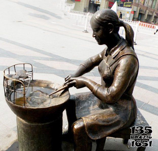 梨雕塑-步行街烤梨人物铜雕梨雕塑高清图片