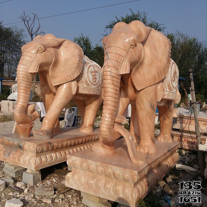 大象雕塑-小区别墅大型景观晚霞红石雕大象雕塑高清图片