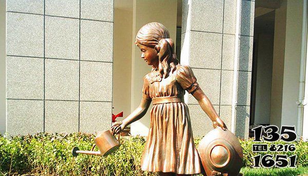 儿童雕塑-公园浇花小女孩人物铜雕儿童雕塑高清图片