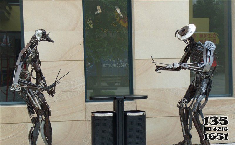 机器人雕塑-室内创意抽象科技不锈钢机器雕塑高清图片