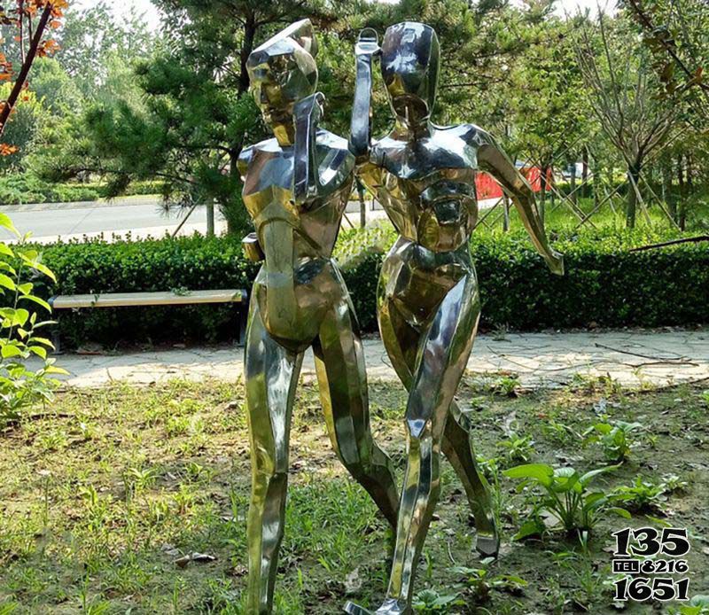 竞走雕塑-镜面不锈钢竞走运动比赛公园雕塑高清图片