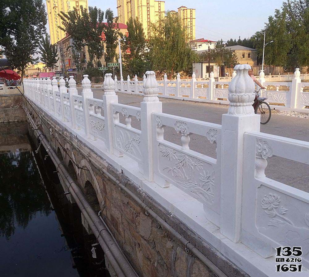 栏杆栏板雕塑-城市街道石桥汉白玉栏杆石雕高清图片
