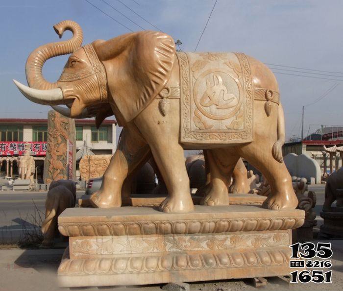 大象雕塑-广场创意黄蜡石石雕大象雕塑高清图片