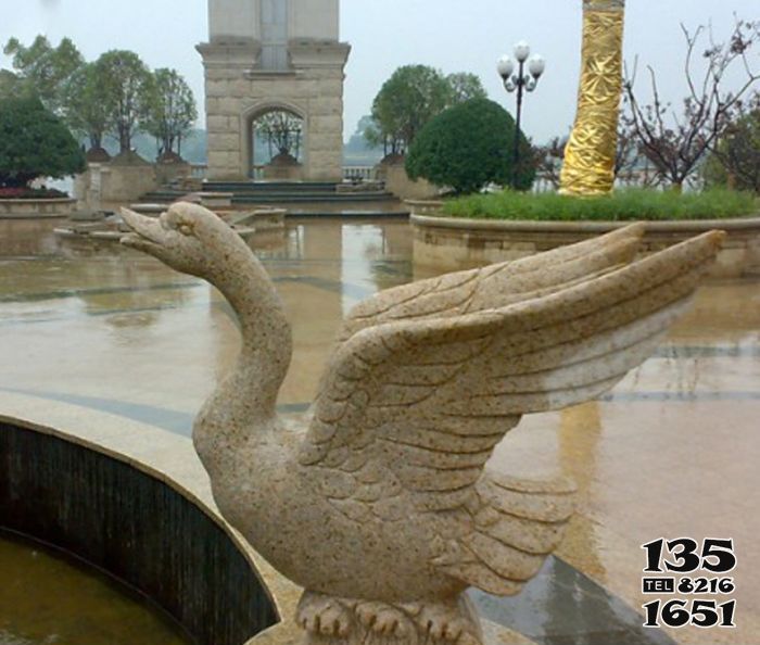 天鹅雕塑-湖边海边黄蜡石锻造的飞翔天鹅雕塑高清图片