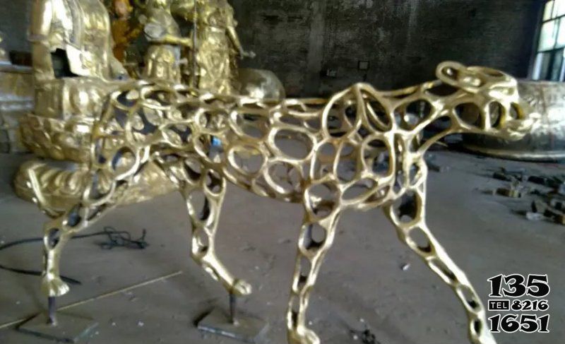豹子雕塑-空心不锈钢行走中的黄色金钱豹，科技创意雕塑