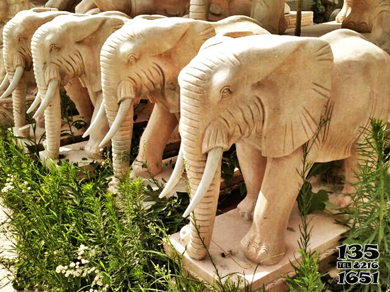 大象雕塑-花园大型景观装饰品晚霞红石雕大象雕塑高清图片