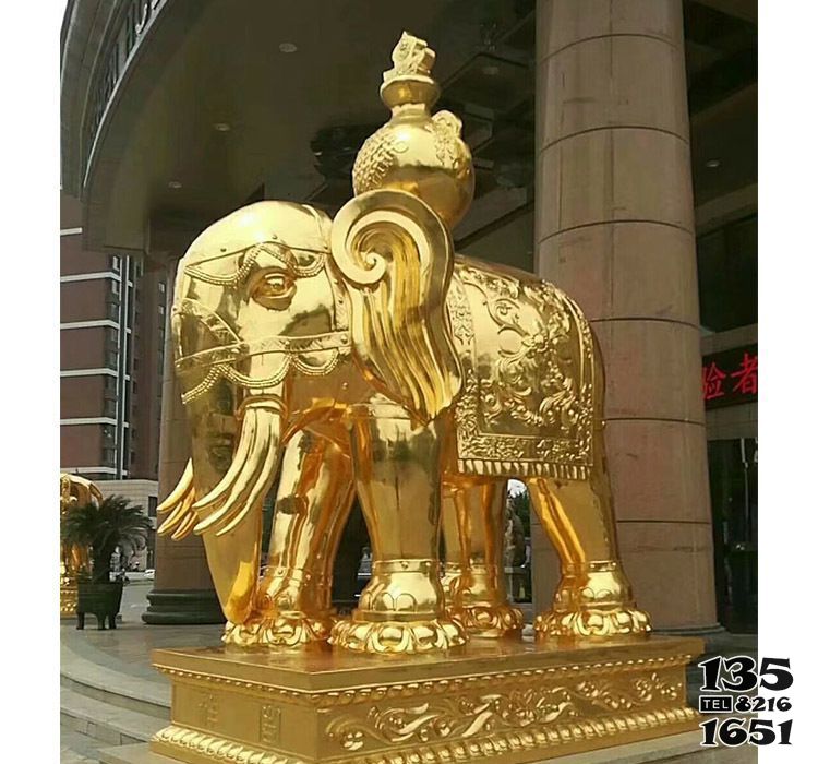 大象雕塑-酒店企业大型不锈钢喷金鎏金招财大象雕塑高清图片