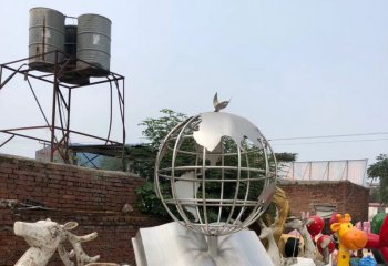 地球仪雕塑-户外广场不锈钢制品书本上的镂空地球仪雕塑