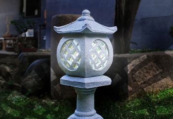 灯笼雕塑-庭院草坪摆放大理石雕灯笼装饰摆件