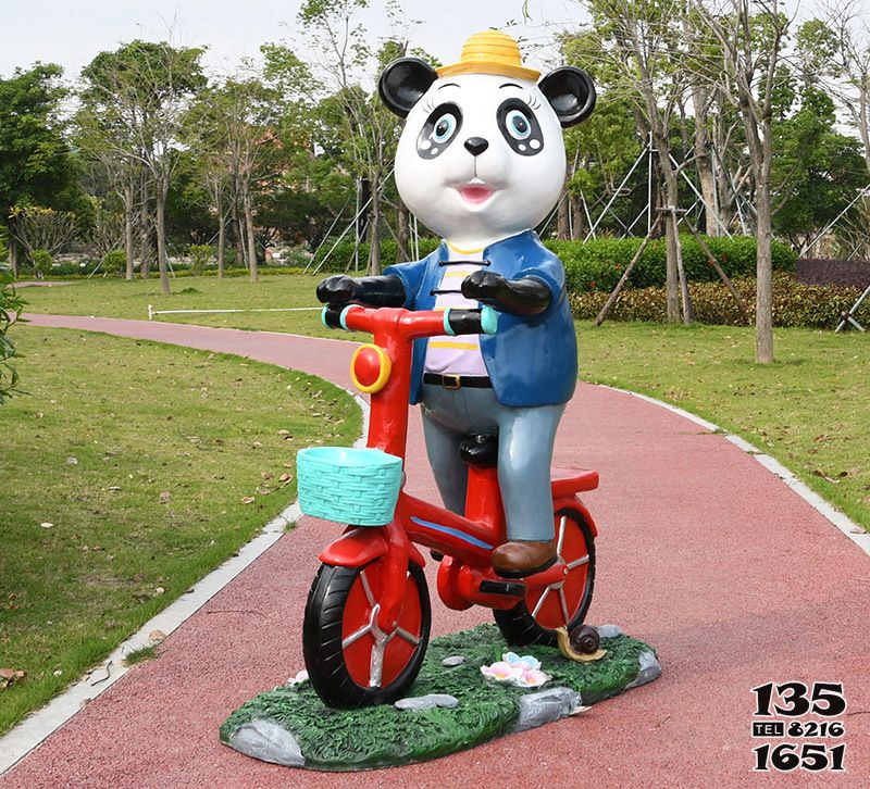 熊猫雕塑-游乐园幼儿园摆放卡通骑车熊猫玻璃钢雕塑高清图片
