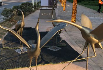 丹顶鹤雕塑-公园池塘不锈钢仿铜抽象丹顶鹤雕塑