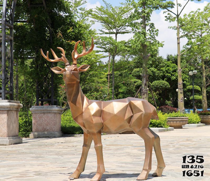 梅花鹿雕塑-户外大型动物景观装饰品梅花鹿雕塑高清图片