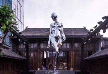 不锈钢雕塑，在城市广场上呈现抽象人物
