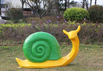 蜗牛雕塑-草地上摆放的小角黄色玻璃钢彩绘蜗牛雕塑