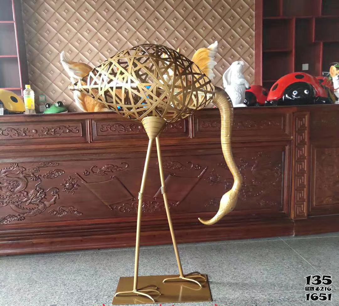 火烈鸟雕塑-室内创意不锈钢镂空工艺火烈鸟雕塑高清图片