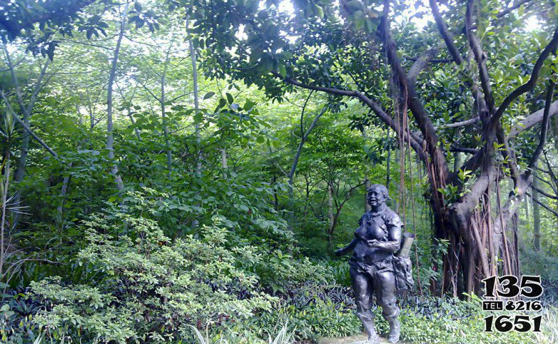 女孩雕塑-公园西方不锈钢仿铜人物景观女孩雕塑高清图片